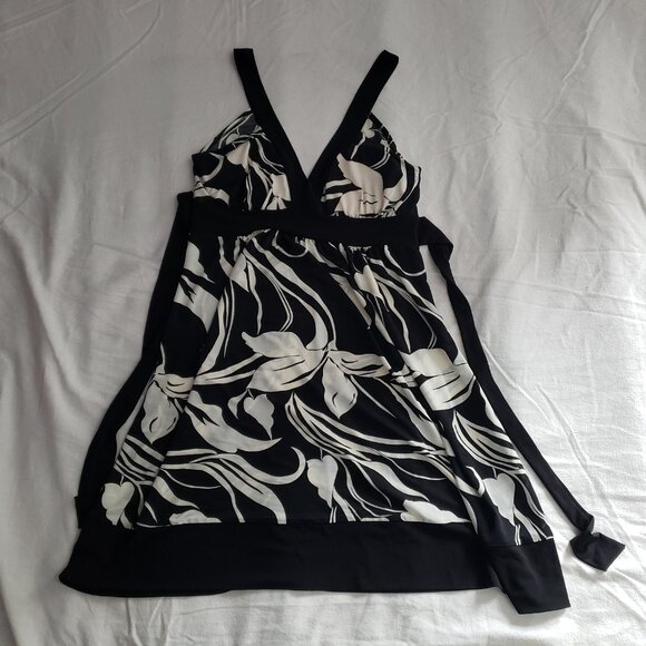 Black & White Floral Pattern Dress [Twenty One] [Size M] - Picture 3 of 4